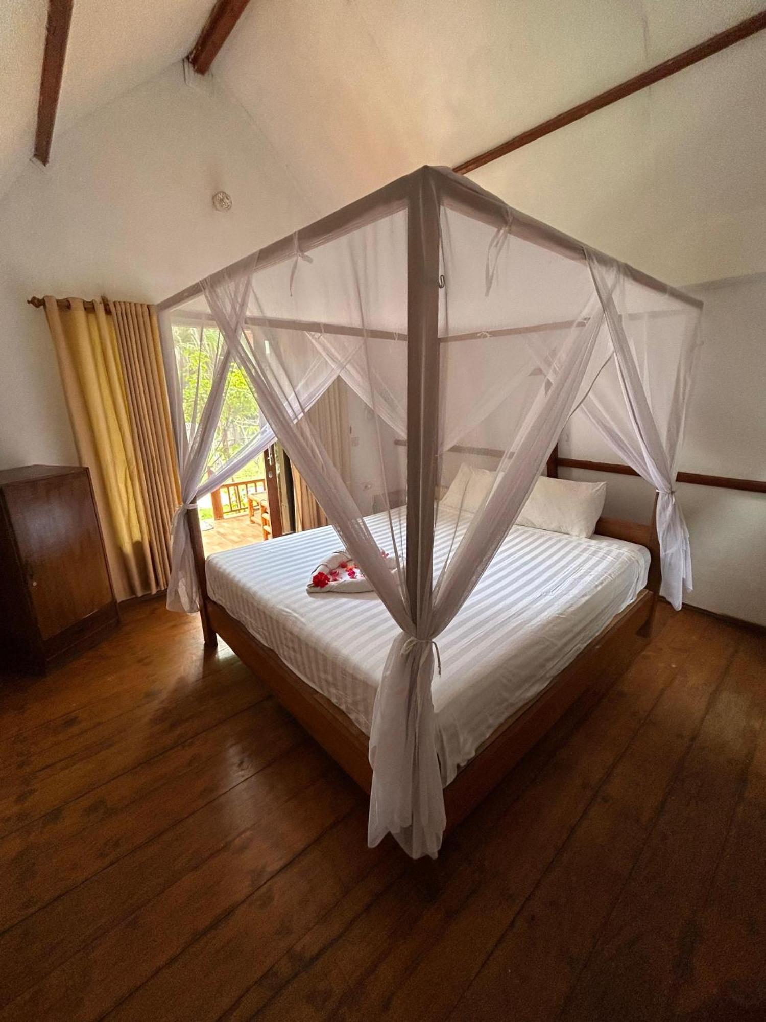 We'Be Cottages Gili Meno Room photo